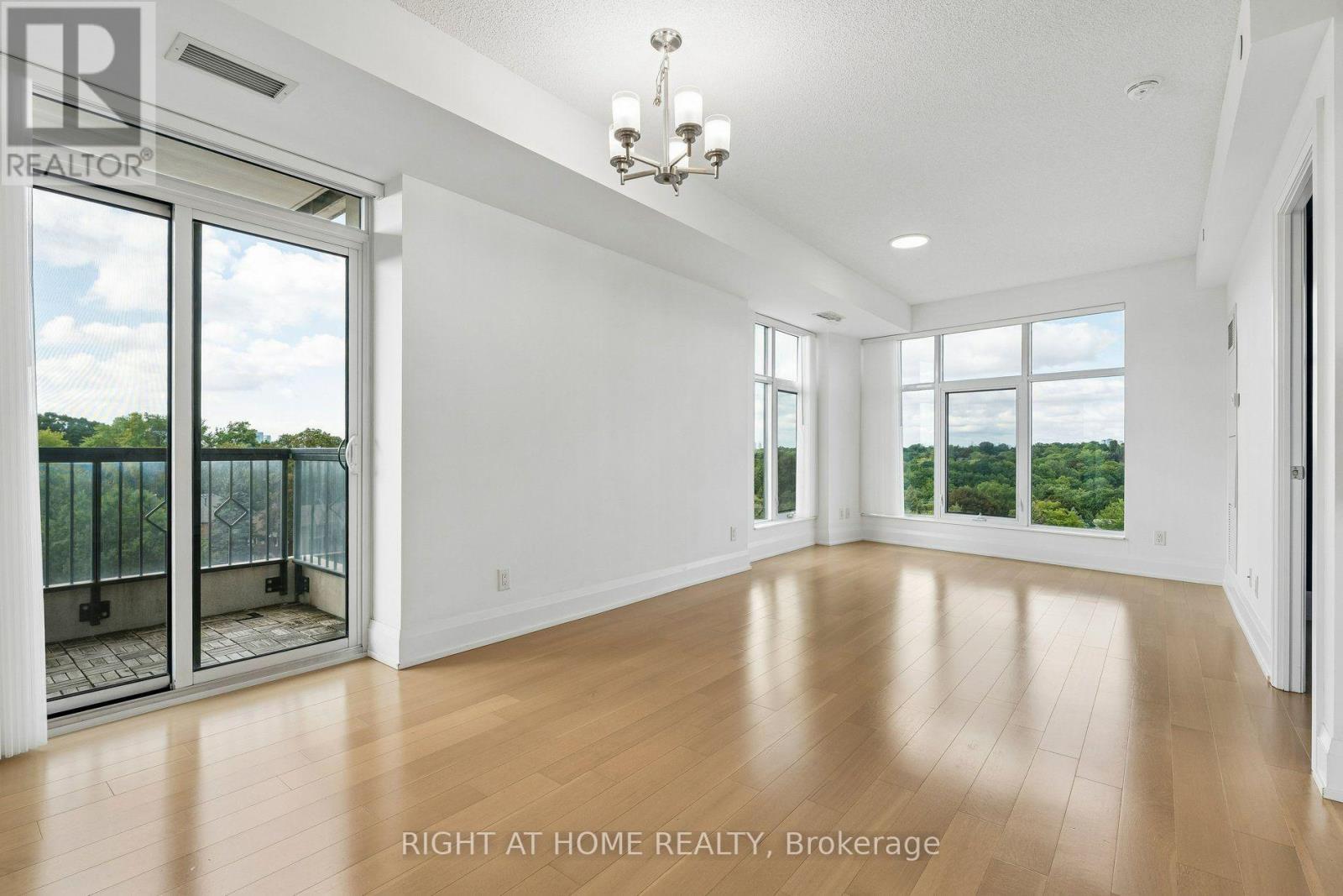 717 - 2 Old Mill Drive, Toronto, Ontario  M6S 0A2 - Photo 1 - W13726538