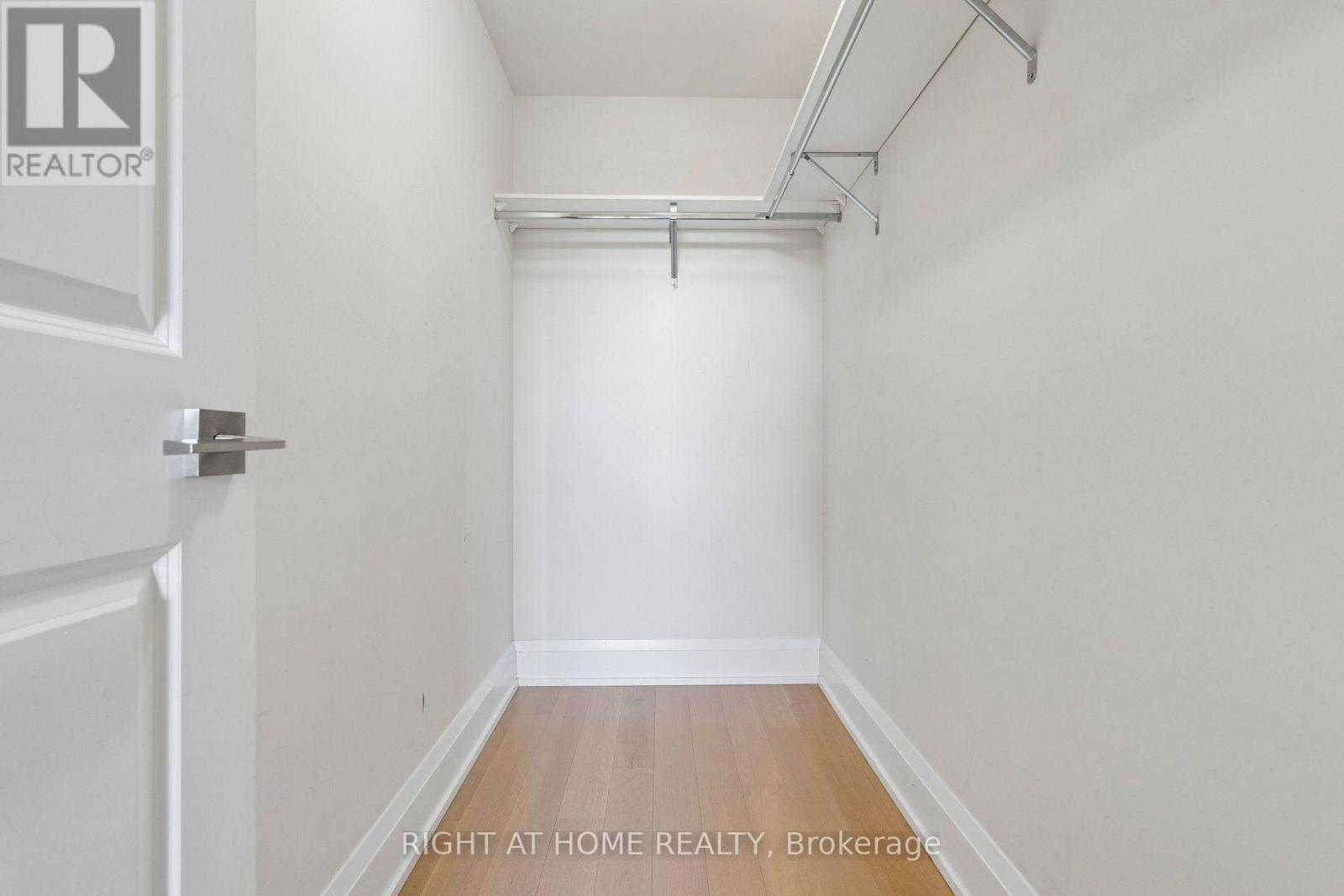 717 - 2 Old Mill Drive, Toronto, Ontario  M6S 0A2 - Photo 8 - W13726538