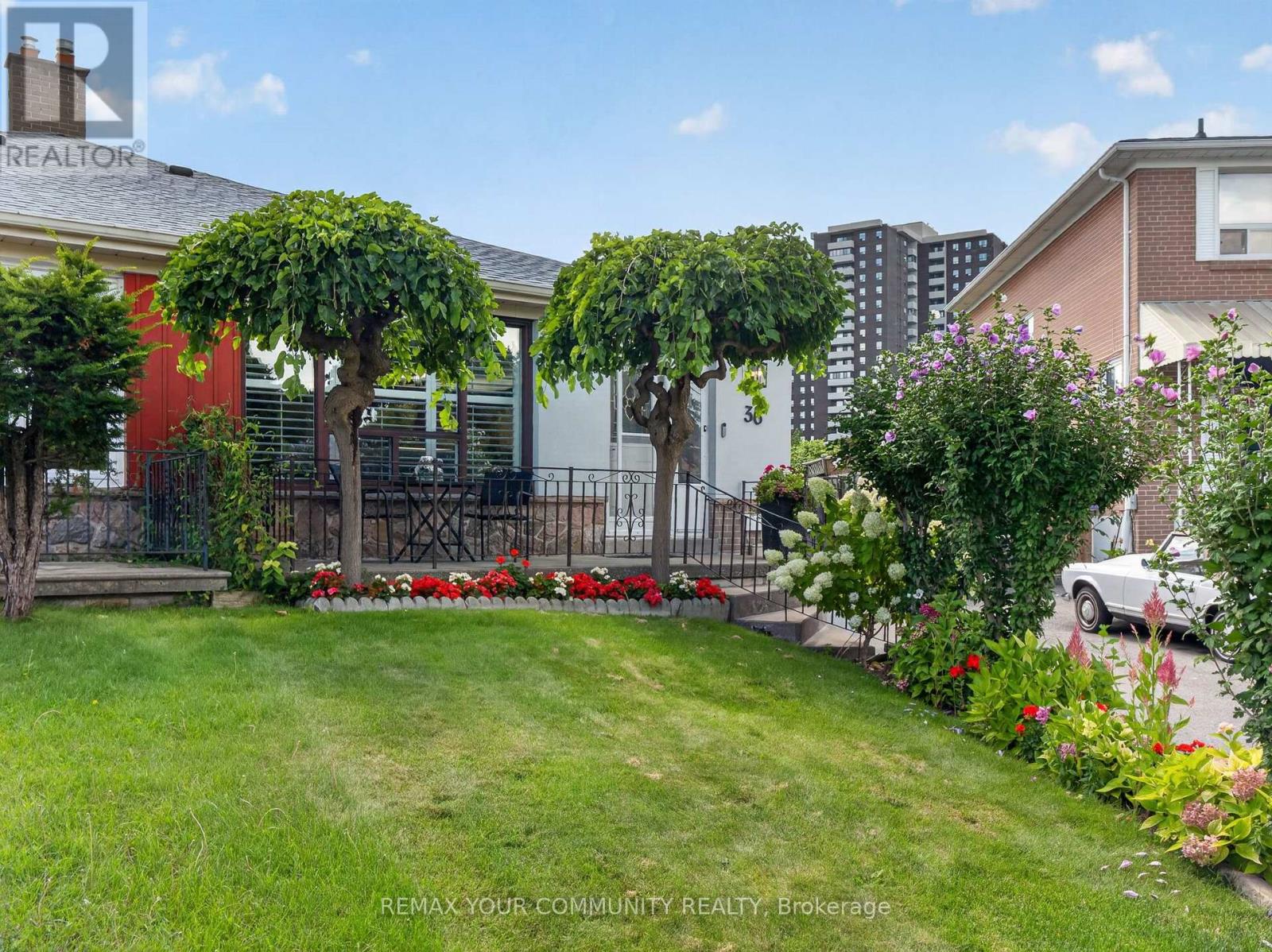 36 Crossbow Crescent, Toronto, Ontario M2J 3M4 - Photo 2 - C13726552