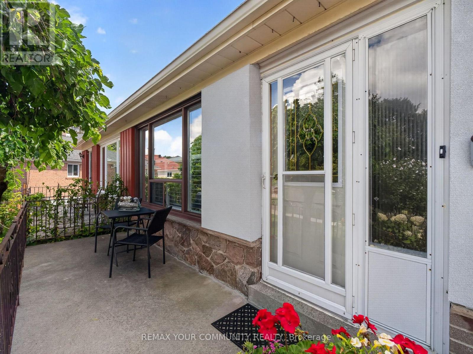 36 Crossbow Crescent, Toronto, Ontario M2J 3M4 - Photo 3 - C13726552