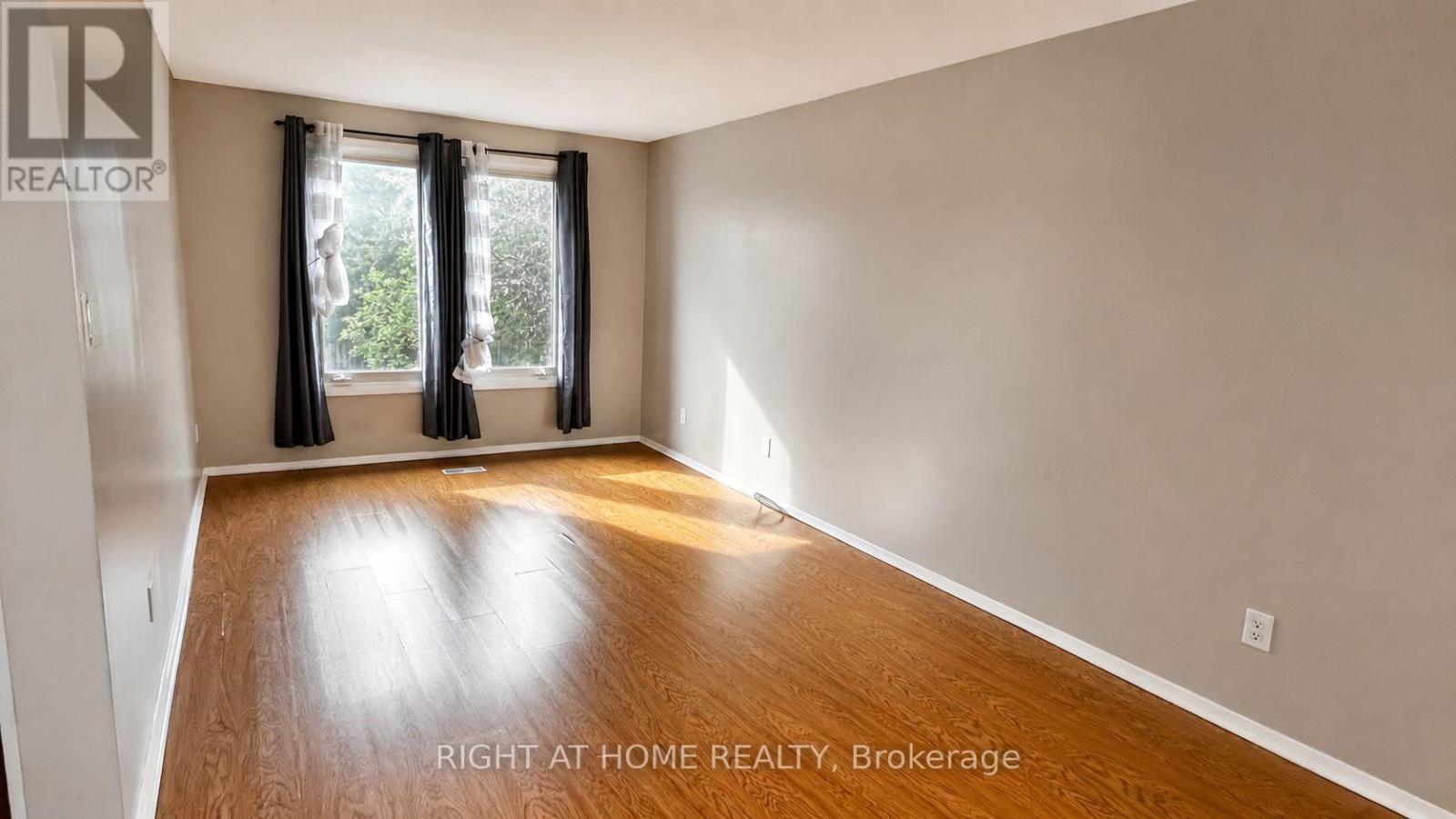 569 Hayward Crescent, Milton, Ontario L9T 4T8 - Photo 2 - W13726554