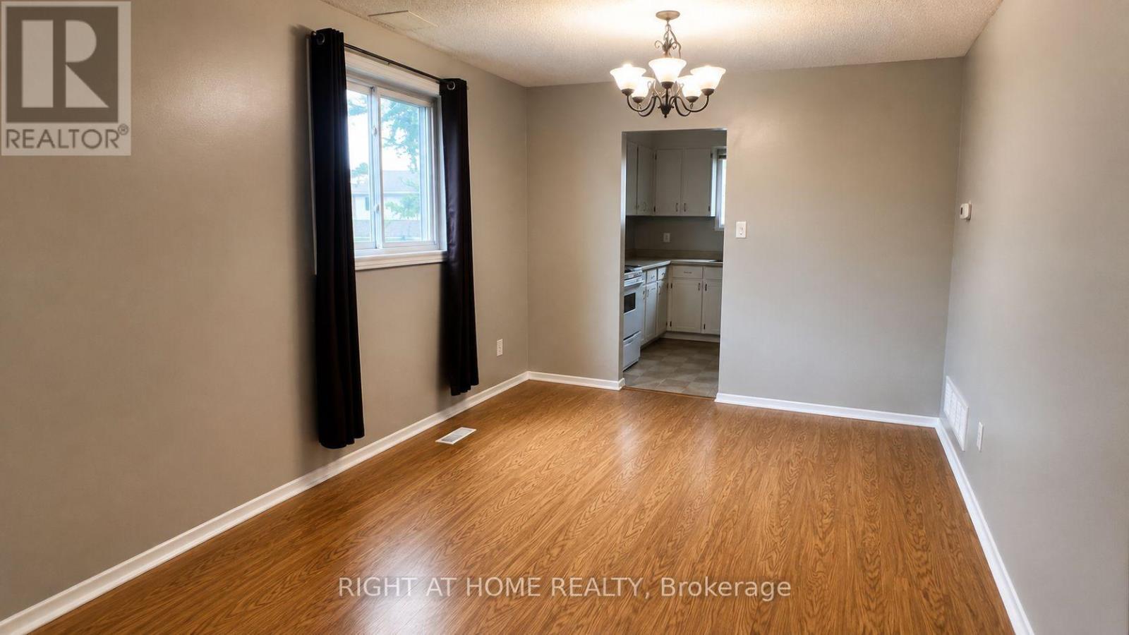 569 Hayward Crescent, Milton, Ontario L9T 4T8 - Photo 4 - W13726554