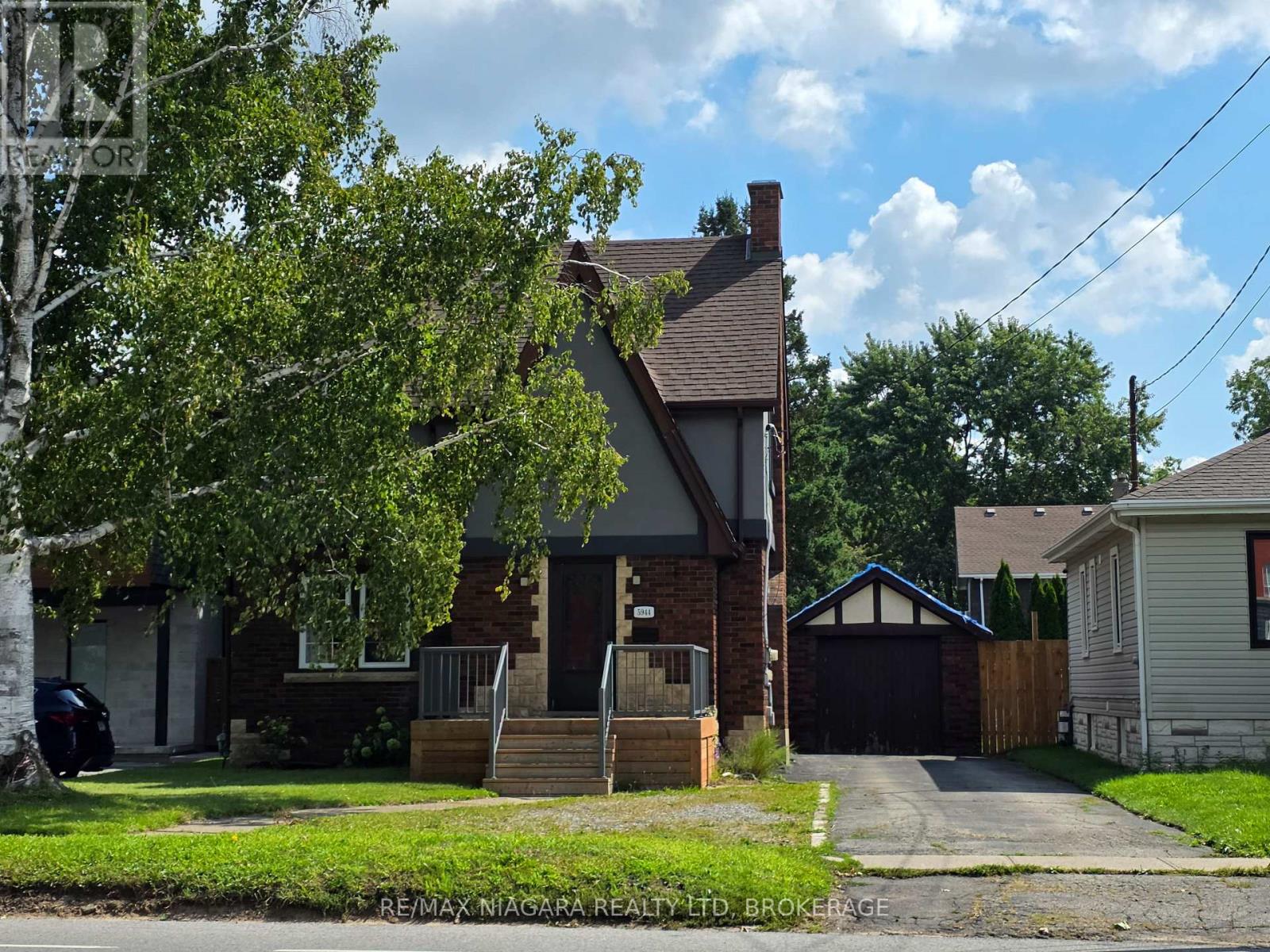 5944 DORCHESTER ROAD, Niagara Falls, Ontario