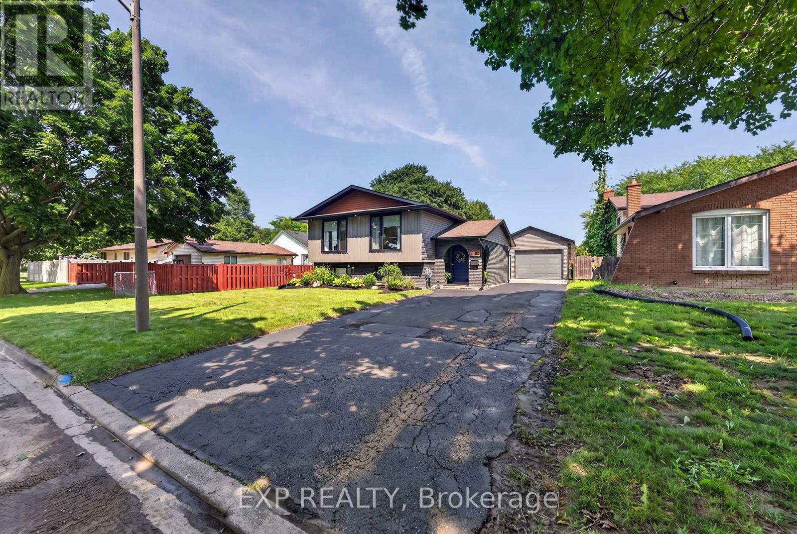 63 Harcove Street, St. Catharines, Ontario  L2N 6L9 - Photo 2 - X13690630