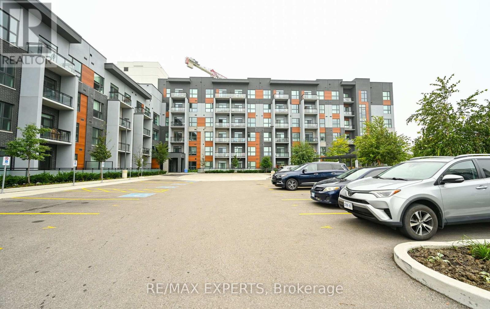 211 - 95 DUNDAS STREET W, Oakville, Ontario