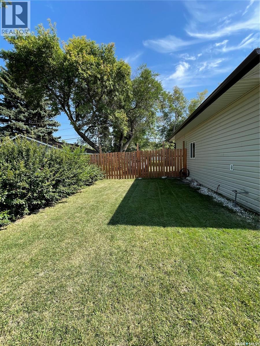 817 Cartier Street, Whitewood, Saskatchewan  S0G 5C0 - Photo 12 - SK047028