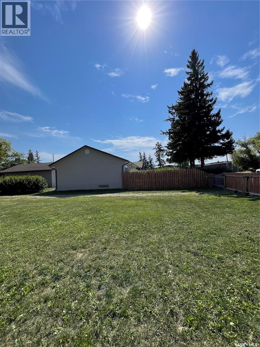 817 Cartier Street, Whitewood, Saskatchewan  S0G 5C0 - Photo 17 - SK047028