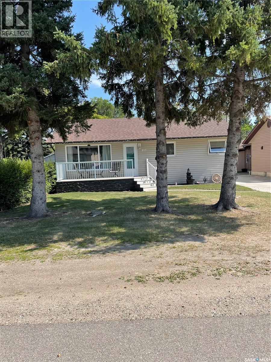817 Cartier Street, Whitewood, Saskatchewan  S0G 5C0 - Photo 2 - SK047028