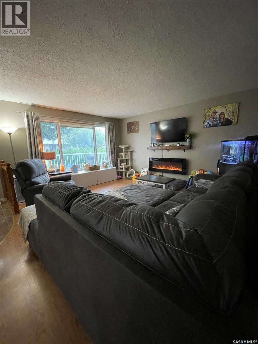 817 Cartier Street, Whitewood, Saskatchewan  S0G 5C0 - Photo 27 - SK047028