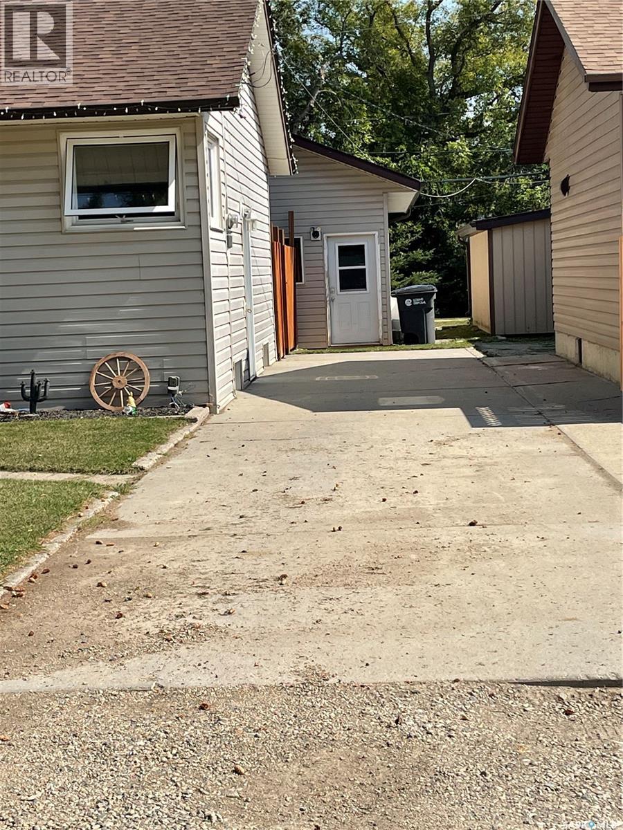 817 Cartier Street, Whitewood, Saskatchewan  S0G 5C0 - Photo 6 - SK047028