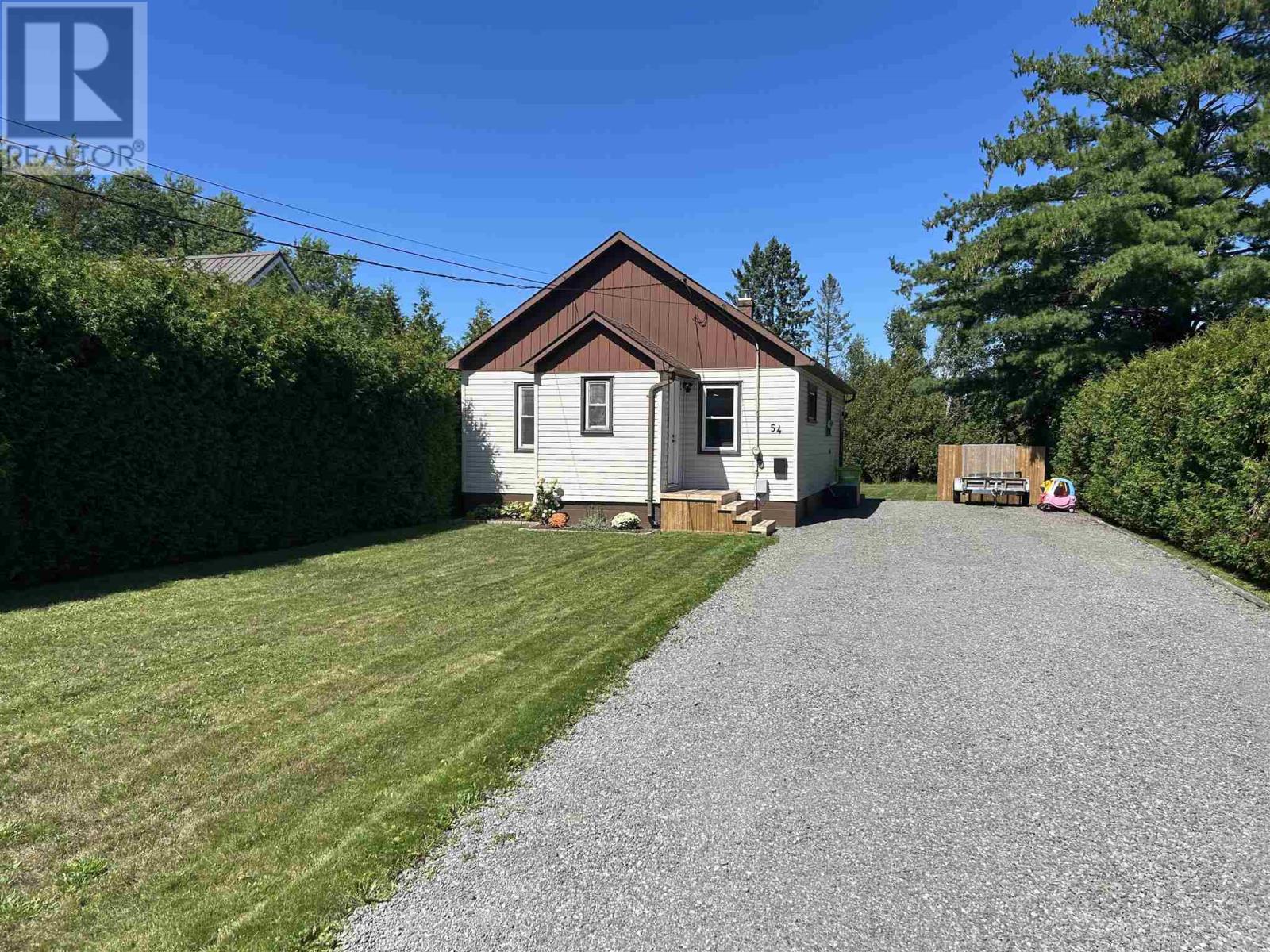 54 Killarney Rd, Sault Ste. Marie, Ontario  P6B 4N8 - Photo 2 - SM262371
