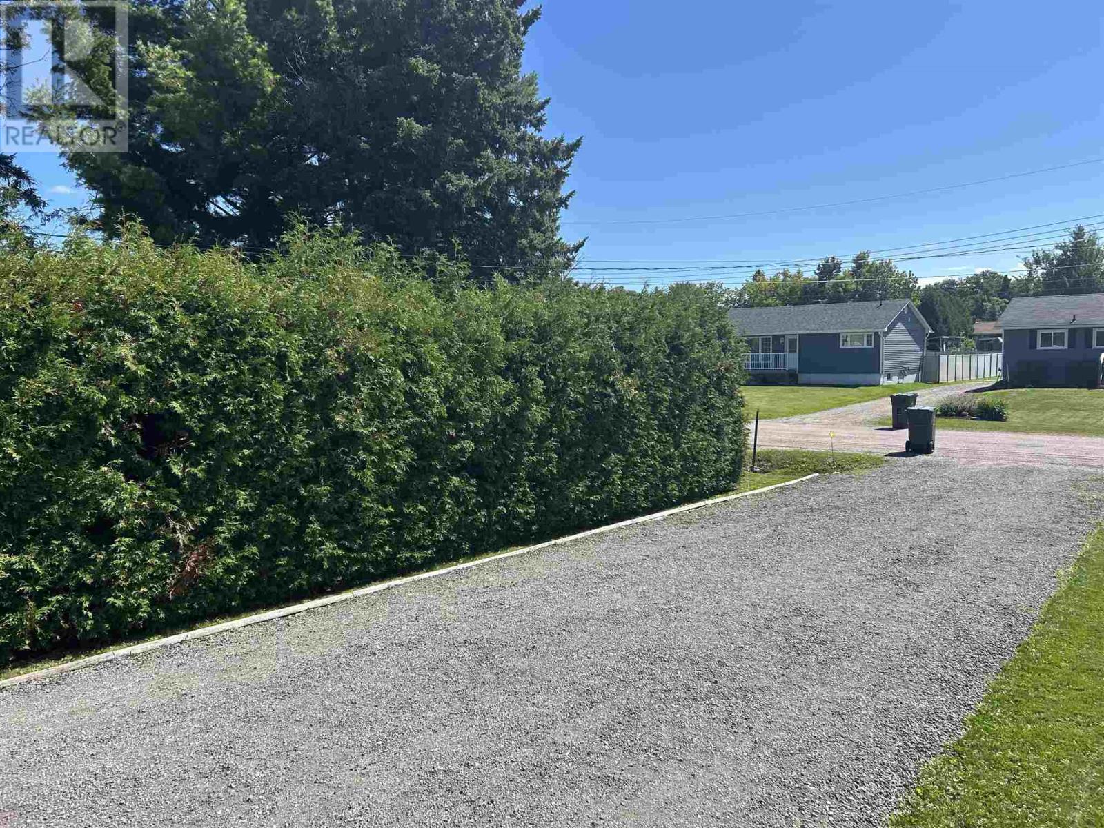 54 Killarney Rd, Sault Ste. Marie, Ontario  P6B 4N8 - Photo 3 - SM262371