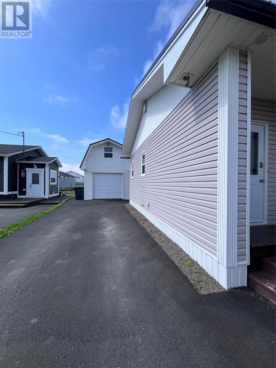 43 Elizabeth Avenue, Grand Bank — photo 2