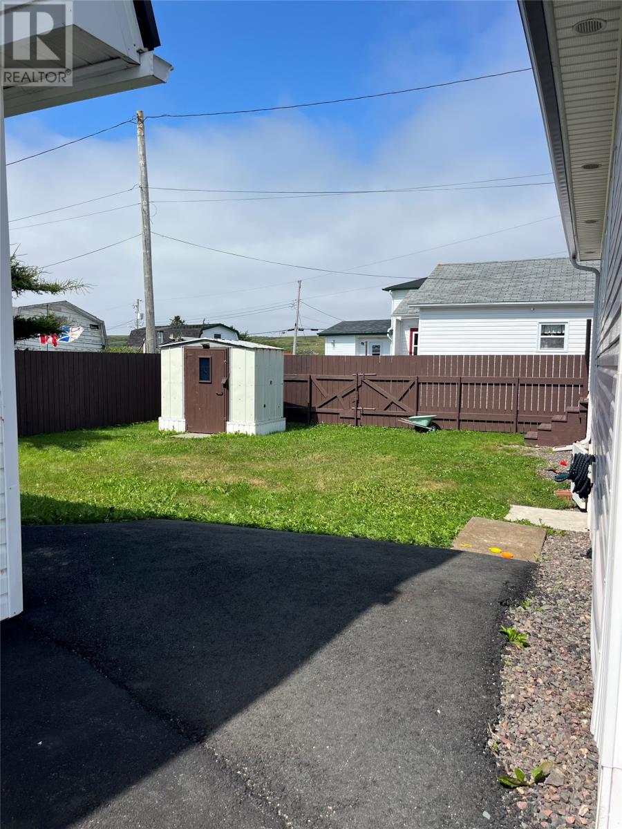 43 Elizabeth Avenue, Grand Bank — photo 4
