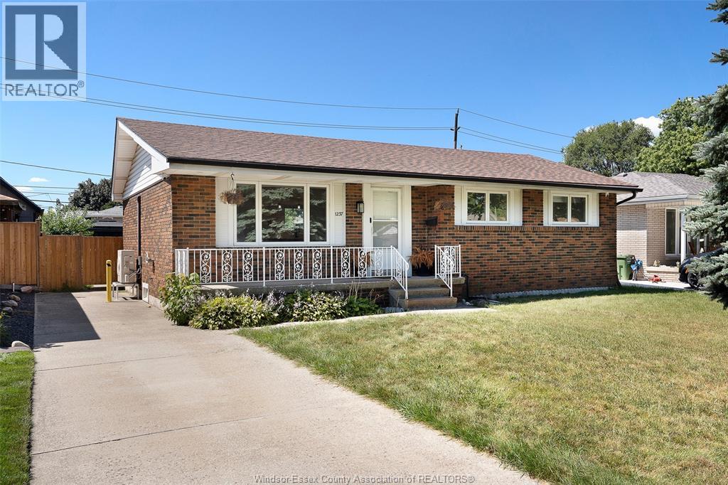 1237 HOMEDALE, Windsor, Ontario