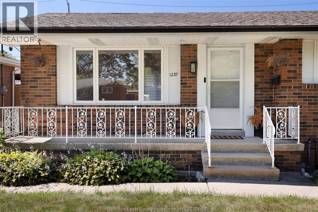 1237 Homedale, Windsor, Ontario  N8S 2T6 - Photo 3 - 26021123