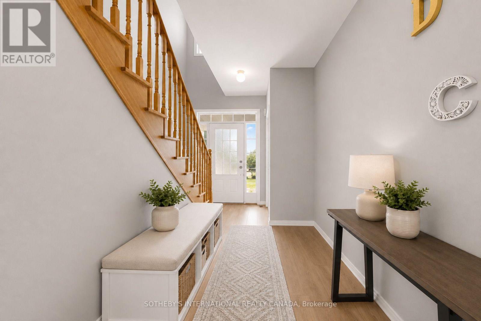 71 Daniele Crescent, Bradford West Gwillimbury, Ontario  L3Z 0V7 - Photo 2 - N13460526