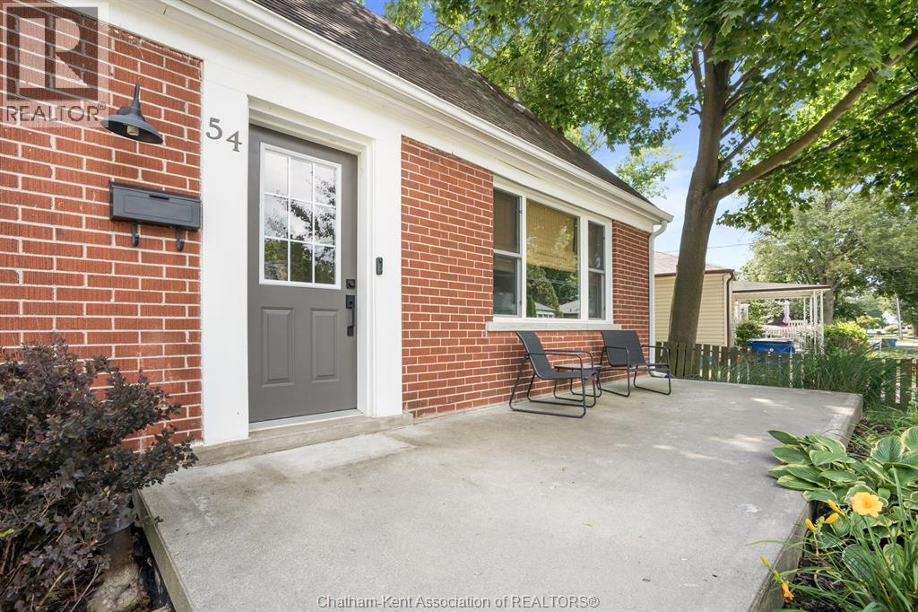 54 Sunnyside Avenue, Chatham, Ontario  N7M 1Z7 - Photo 4 - 26021110