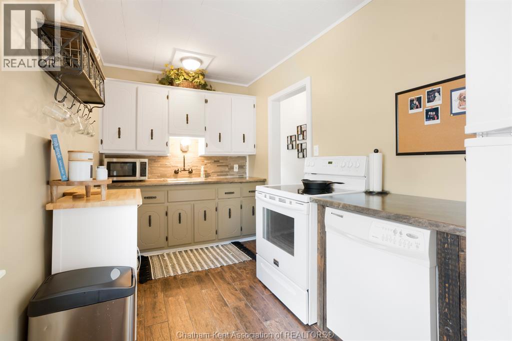 54 Sunnyside Avenue, Chatham, Ontario  N7M 1Z7 - Photo 9 - 26021110