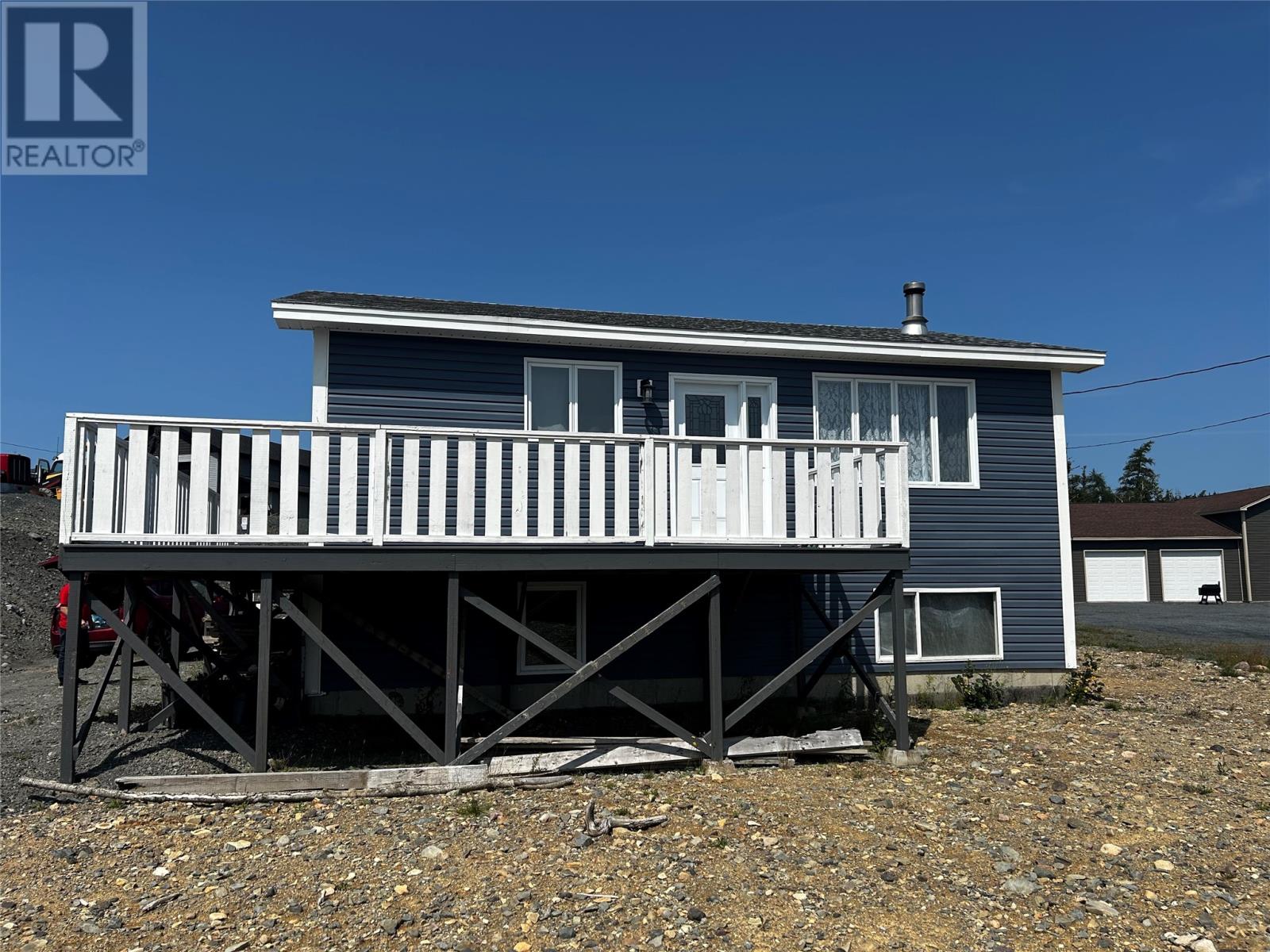 8 Snowspond Road, North River
