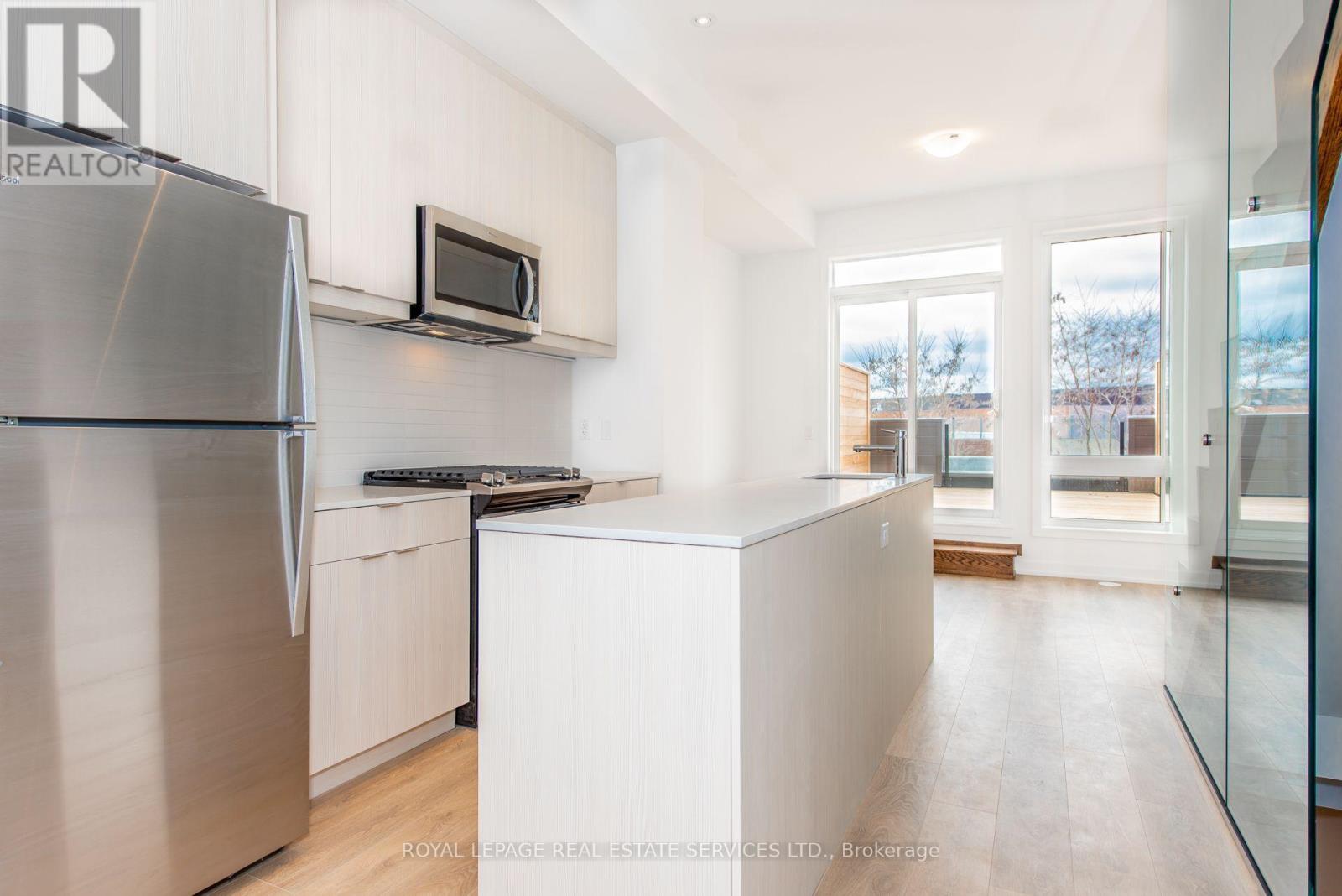 66a Perth Avenue, Toronto, Ontario  M6R 0A8 - Photo 4 - C13726798