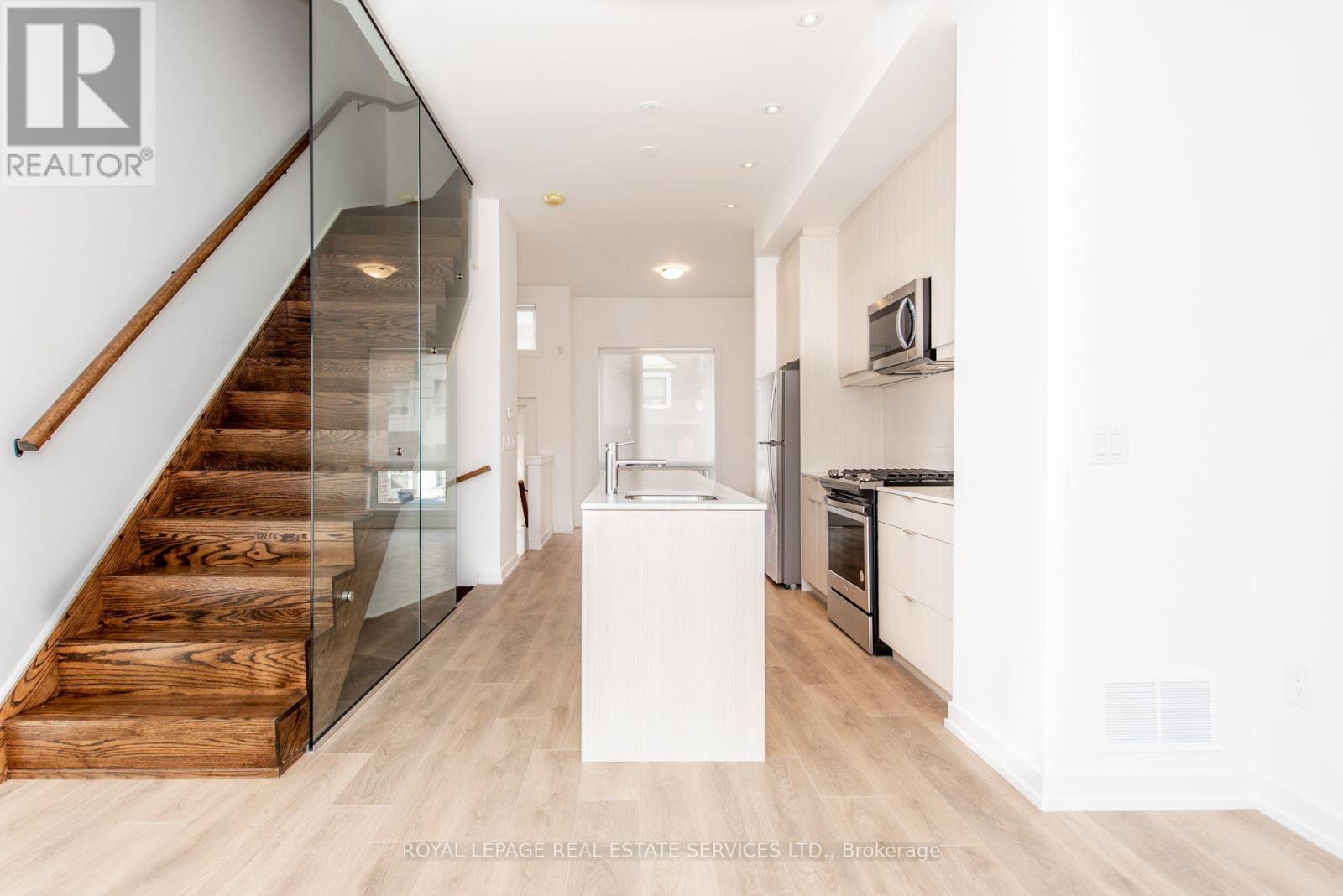66a Perth Avenue, Toronto, Ontario  M6R 0A8 - Photo 5 - C13726798