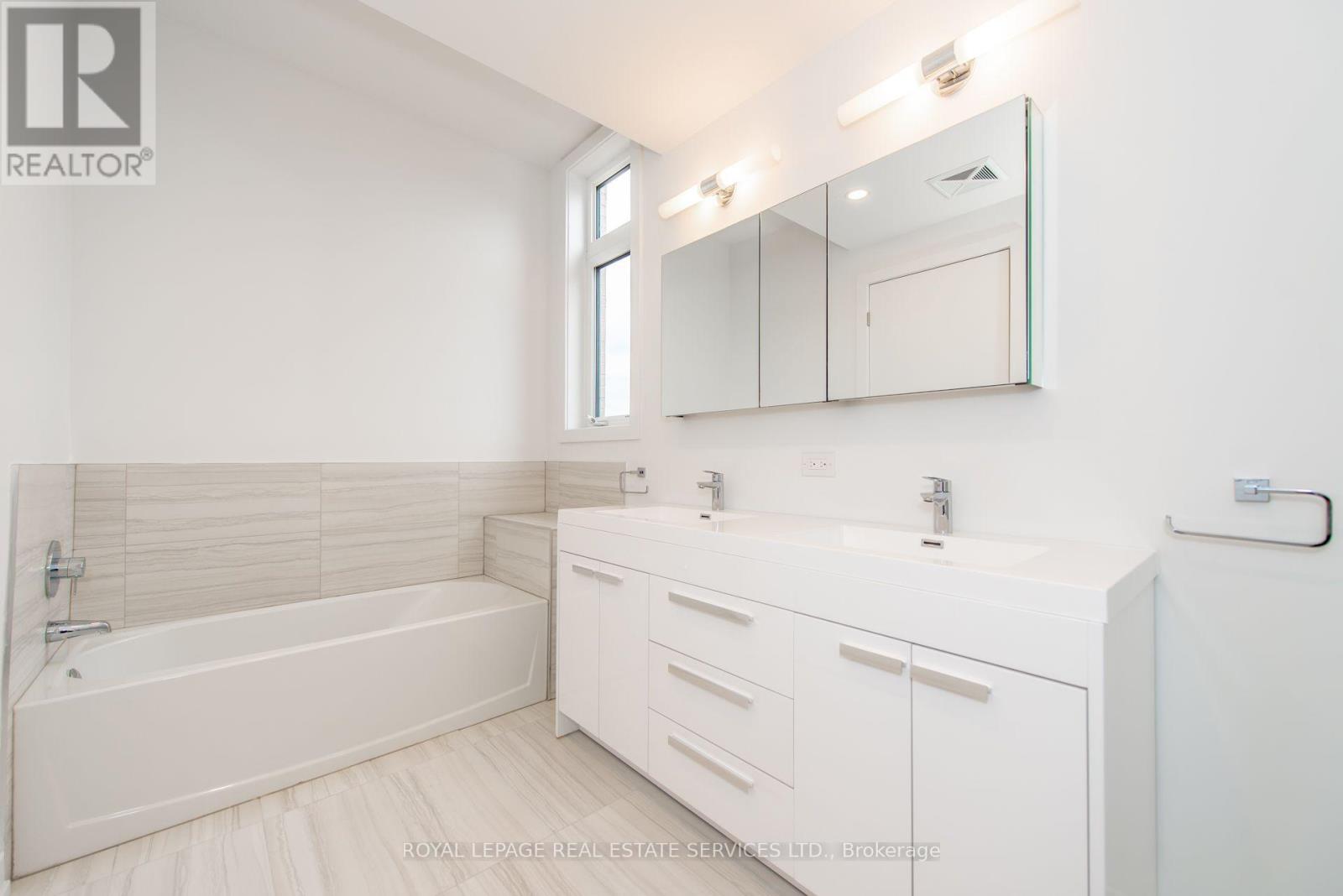 66a Perth Avenue, Toronto, Ontario  M6R 0A8 - Photo 8 - C13726798