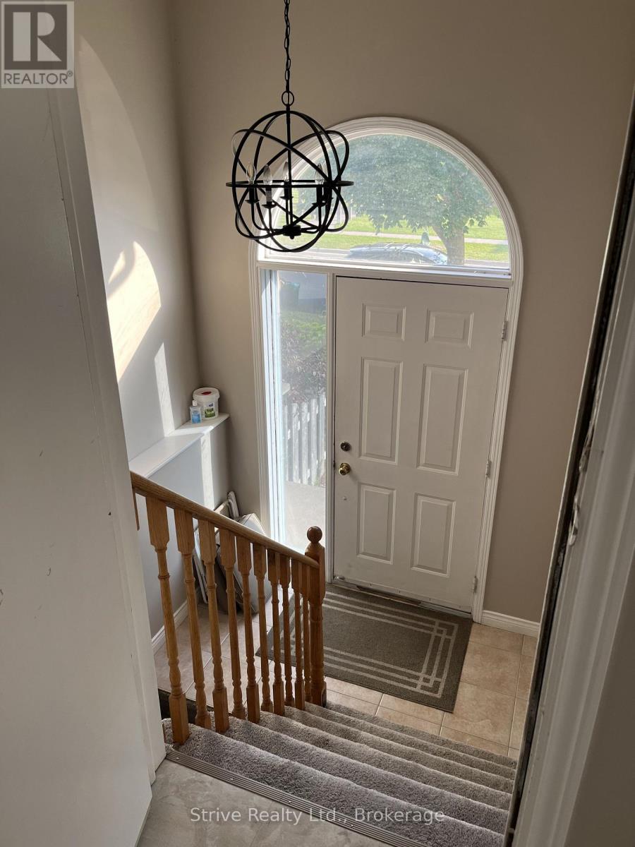 1013 Attersley Drive, Oshawa, Ontario  L1K 2G9 - Photo 2 - E13726744