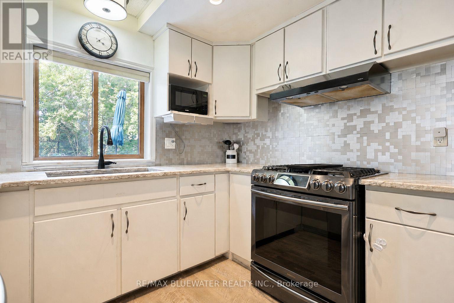 9994 Edward Street, Lambton Shores, Ontario  N0M 2L0 - Photo 15 - X13726746