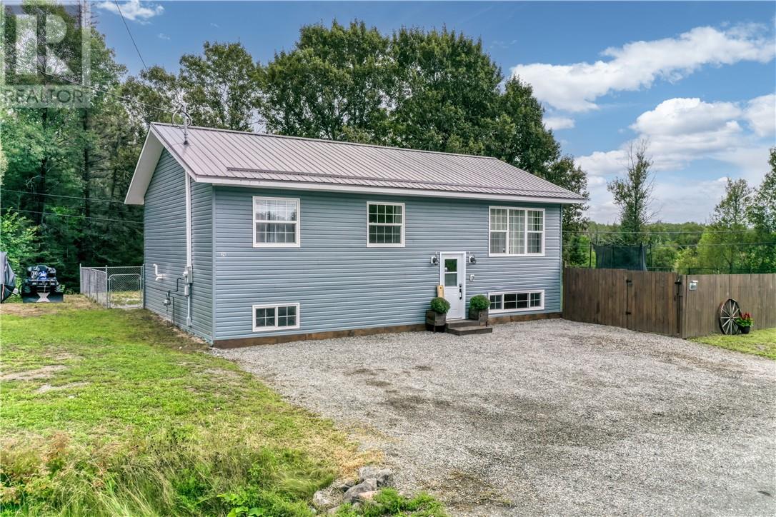 29 Pioneer Street W, Markstay, Ontario  P0M 2G0 - Photo 2 - 2130051