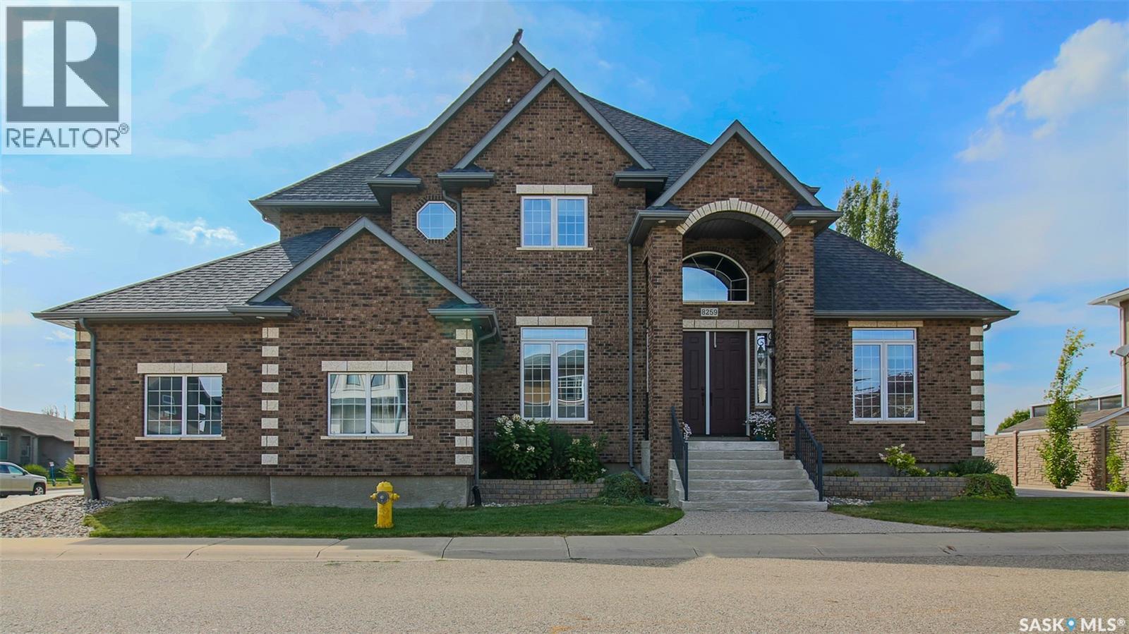 8259 Wascana Gardens Point, Regina, Saskatchewan  S4V 1G8 - Photo 2 - SK047026