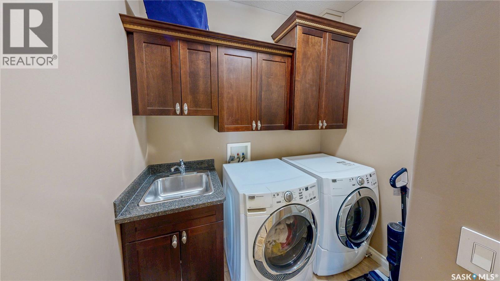 8259 Wascana Gardens Point, Regina, Saskatchewan  S4V 1G8 - Photo 26 - SK047026