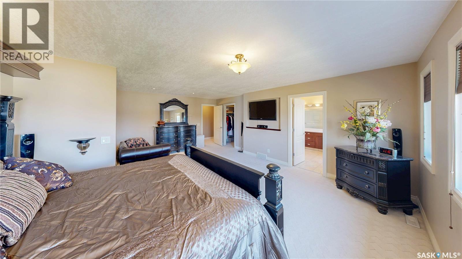 8259 Wascana Gardens Point, Regina, Saskatchewan  S4V 1G8 - Photo 32 - SK047026