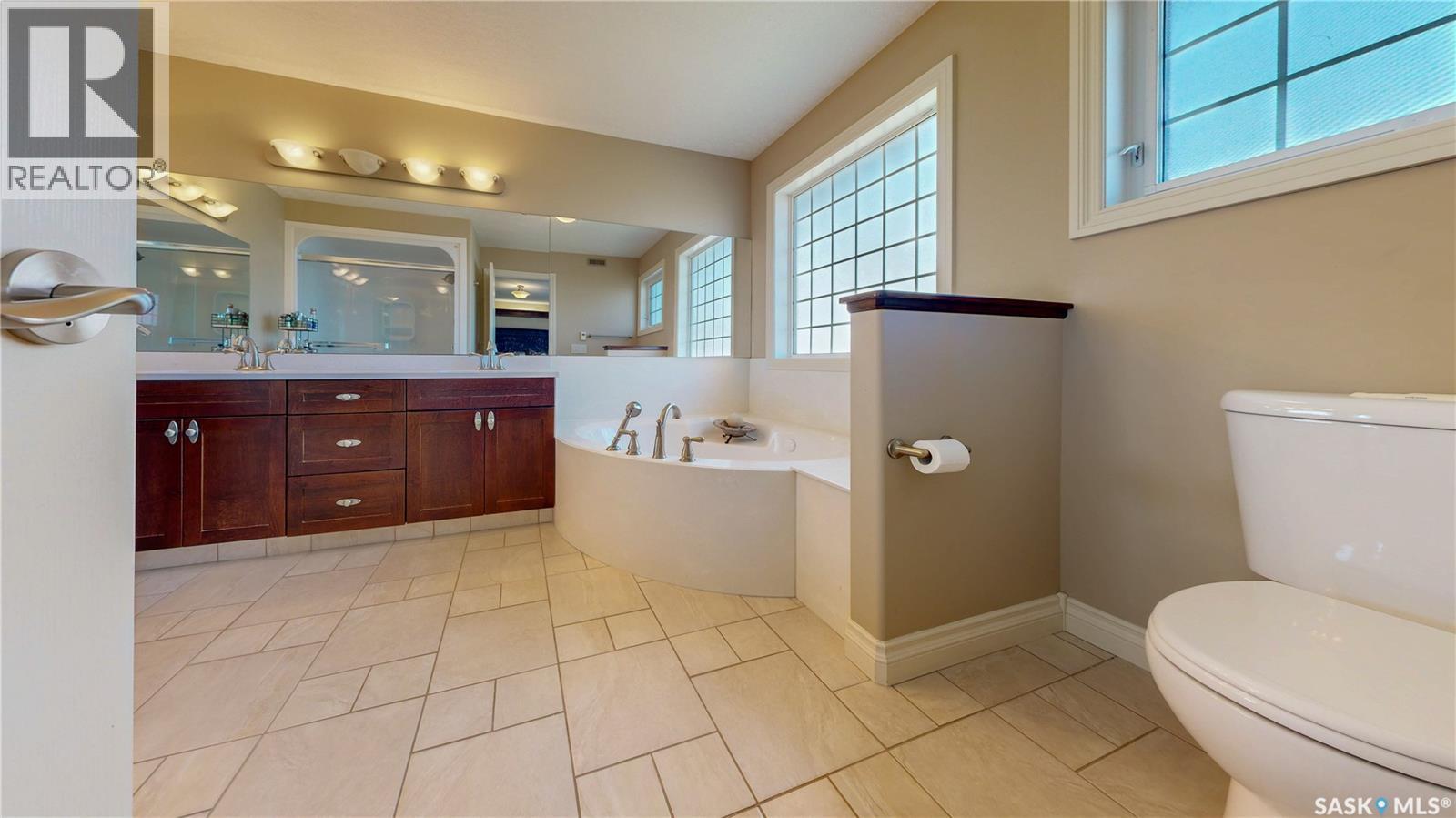 8259 Wascana Gardens Point, Regina, Saskatchewan  S4V 1G8 - Photo 33 - SK047026