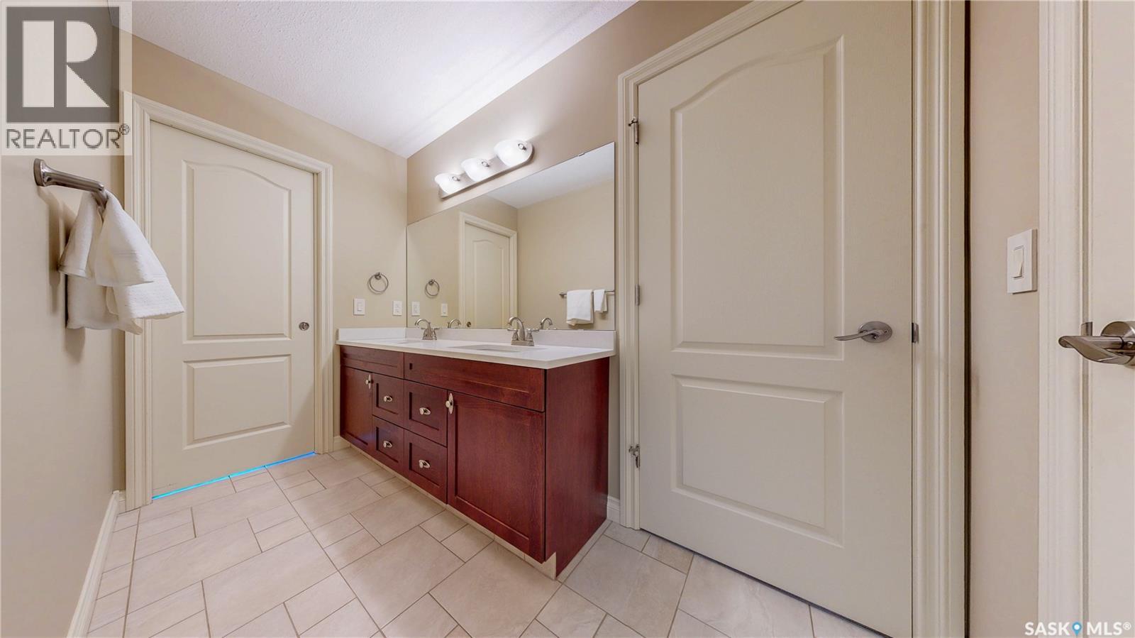 8259 Wascana Gardens Point, Regina, Saskatchewan  S4V 1G8 - Photo 43 - SK047026