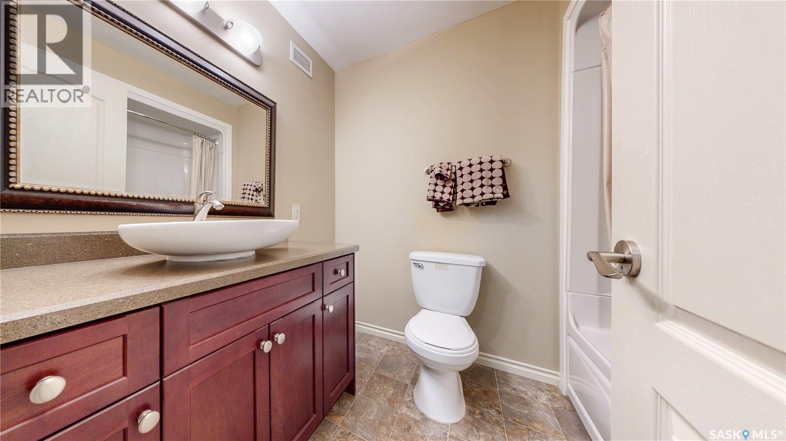 8259 Wascana Gardens Point, Regina, Saskatchewan  S4V 1G8 - Photo 48 - SK047026