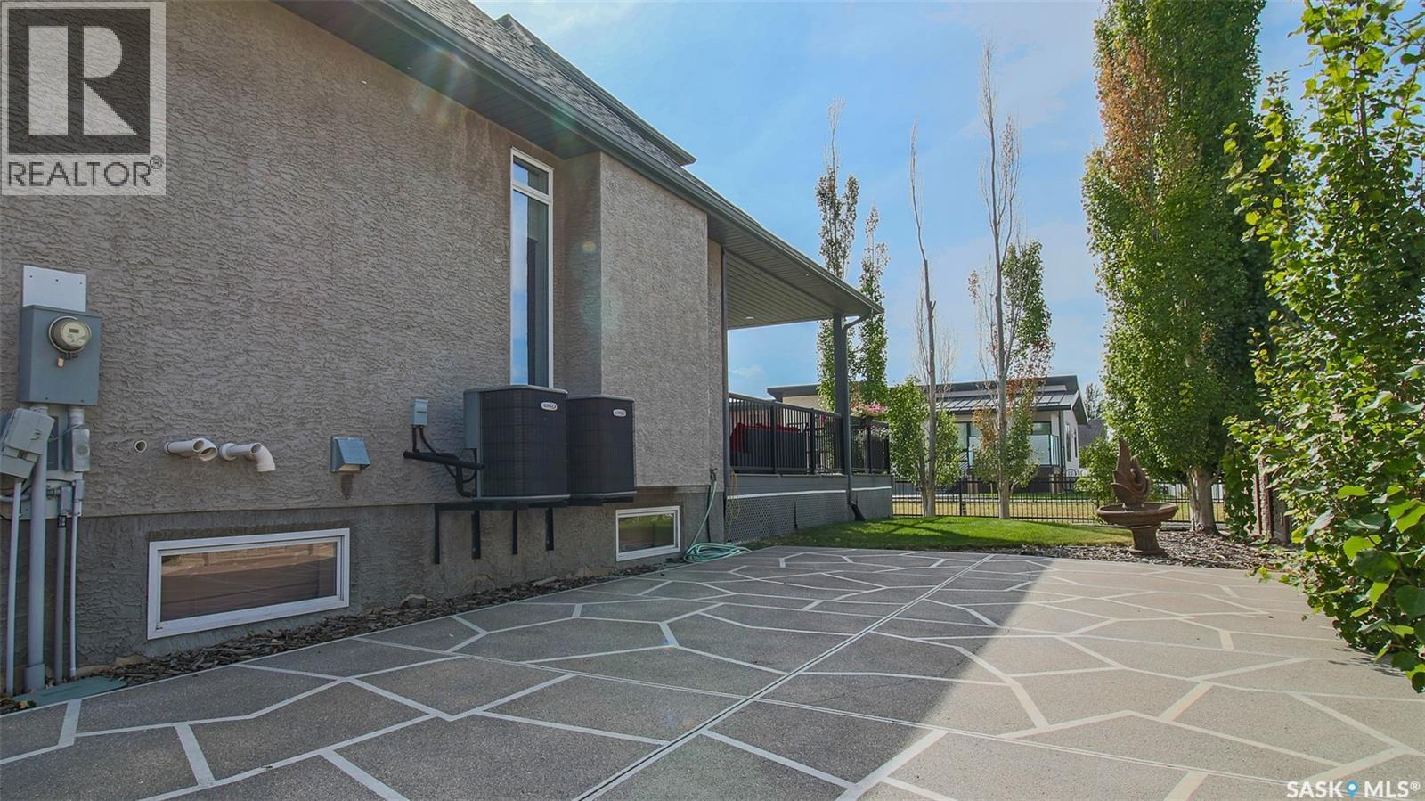 8259 Wascana Gardens Point, Regina, Saskatchewan  S4V 1G8 - Photo 72 - SK047026
