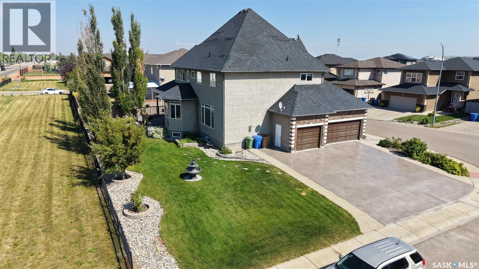 8259 Wascana Gardens Point, Regina, Saskatchewan  S4V 1G8 - Photo 74 - SK047026