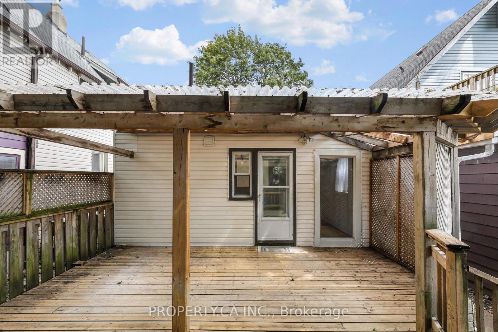 332 Woodfield Road, Toronto, Ontario  M4L 2X1 - Photo 11 - E13477898