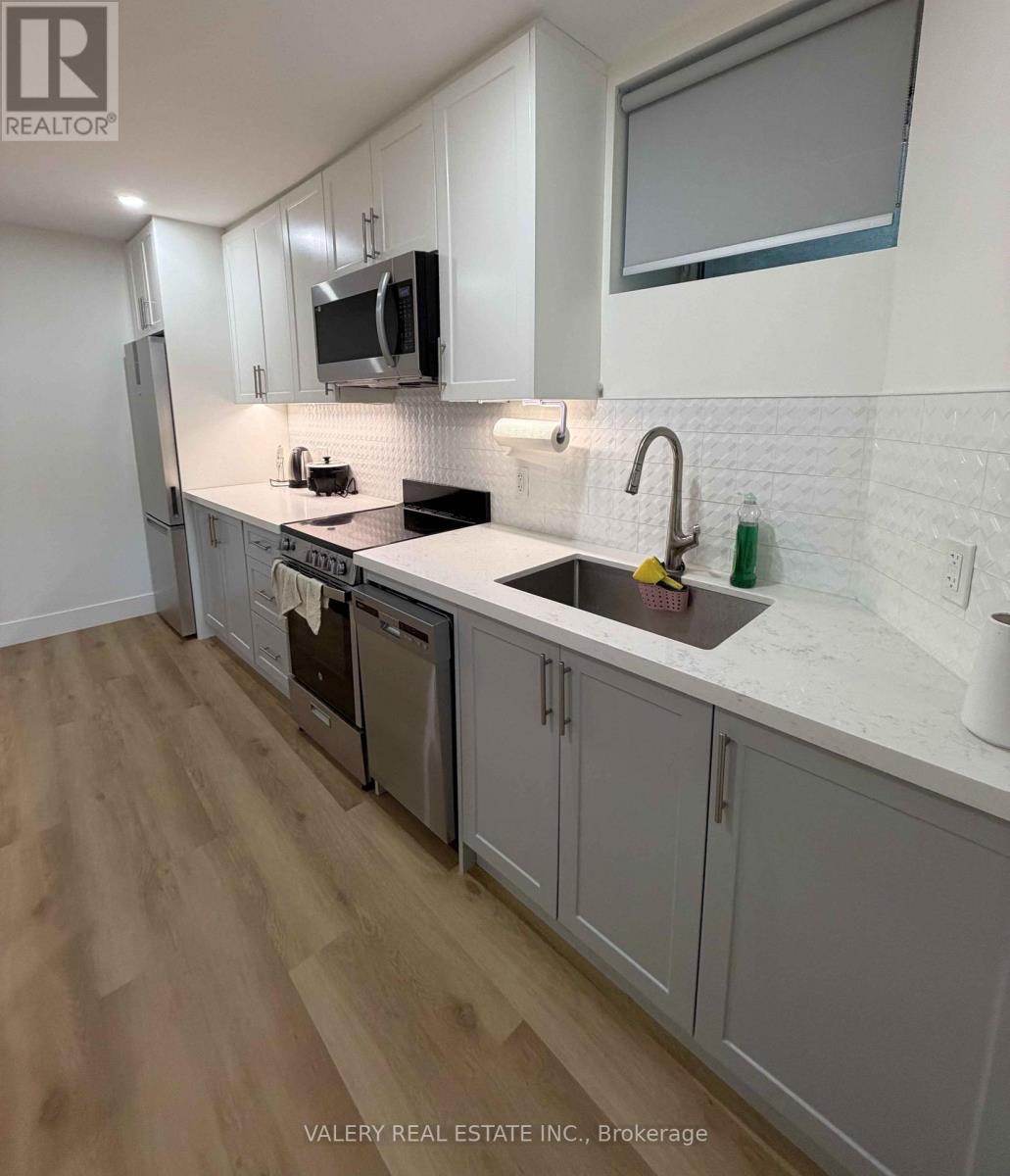 Lower - 1502 Dufferin Street, Toronto, Ontario  M6H 3L4 - Photo 7 - W13594332