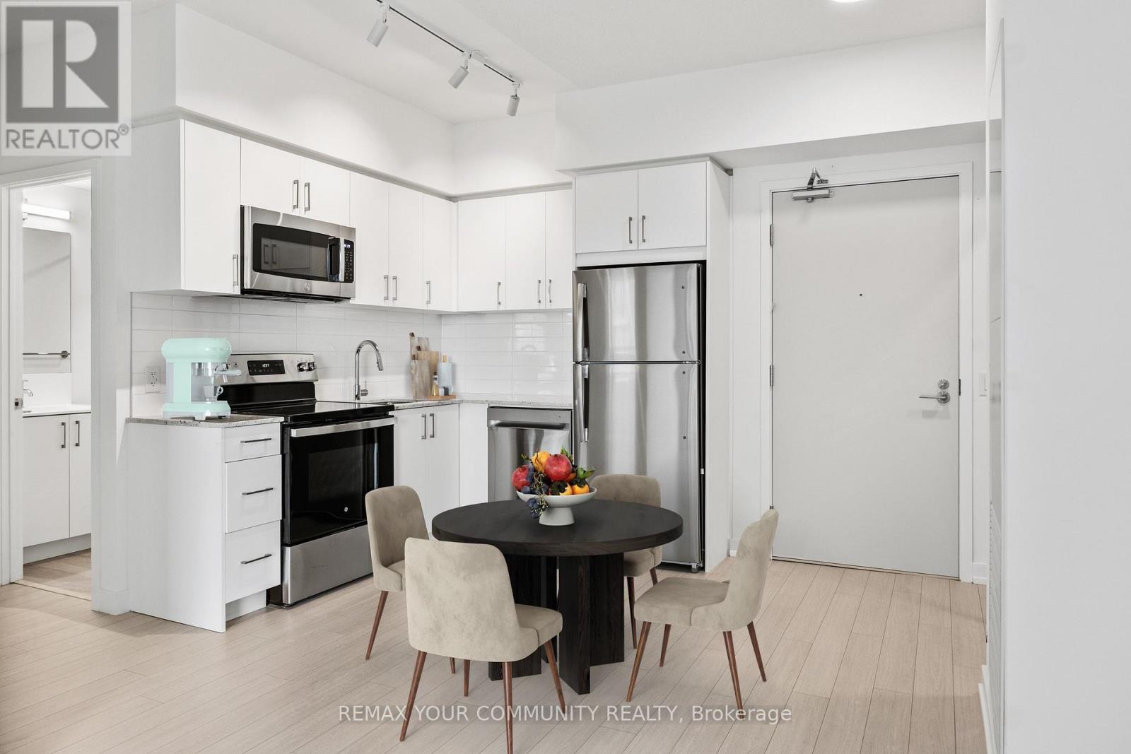 1722 - 4010 Eglinton Avenue, Toronto, Ontario M9A 0G5 - Photo 5 - W13721108
