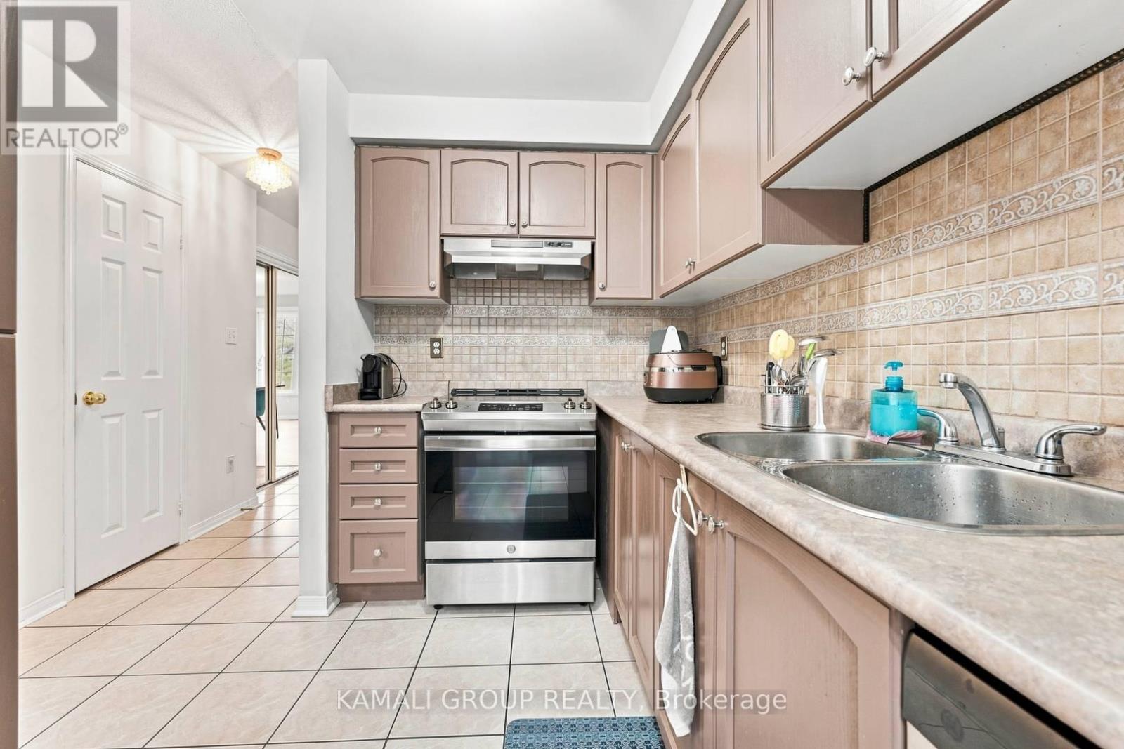 300 Flagstone Way, Newmarket, Ontario L3X 2R8 - Photo 12 - N13707648