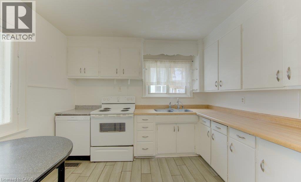 8 Marshall Street, Waterloo, Ontario  N2J 2T2 - Photo 9 - 40831812