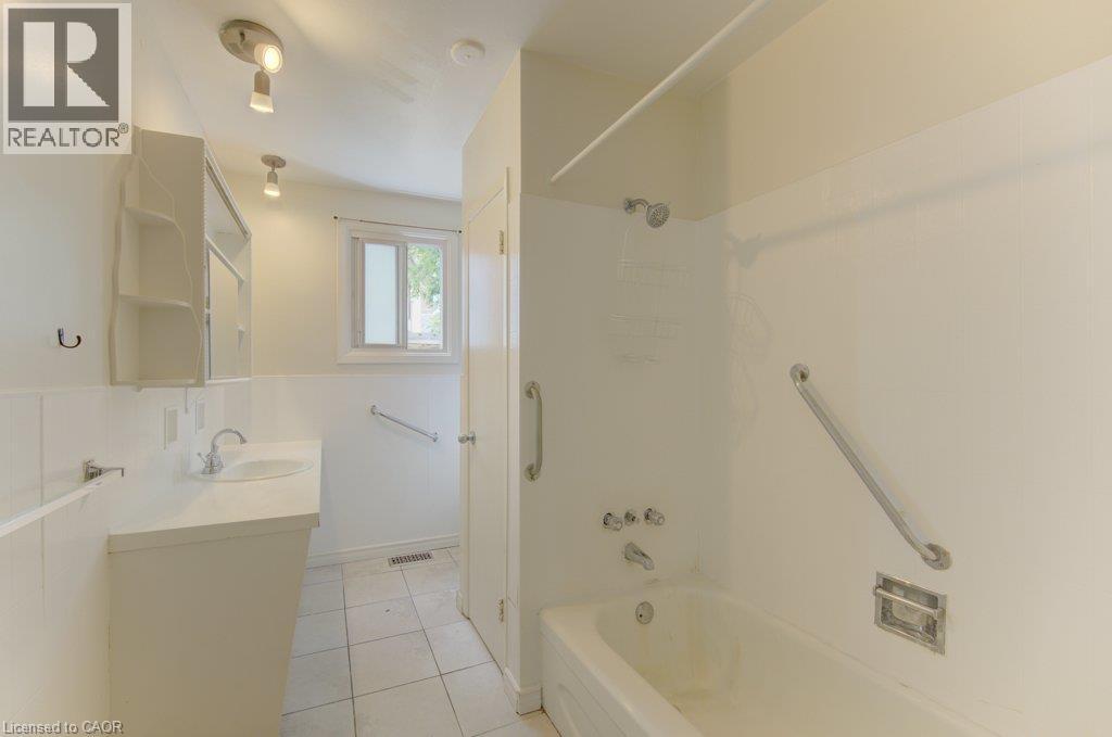 8 Marshall Street, Waterloo, Ontario  N2J 2T2 - Photo 13 - 40831812