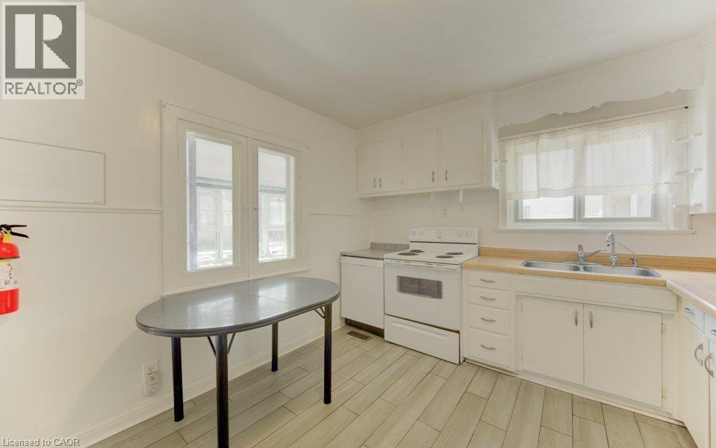 8 Marshall Street, Waterloo, Ontario  N2J 2T2 - Photo 12 - 40831812
