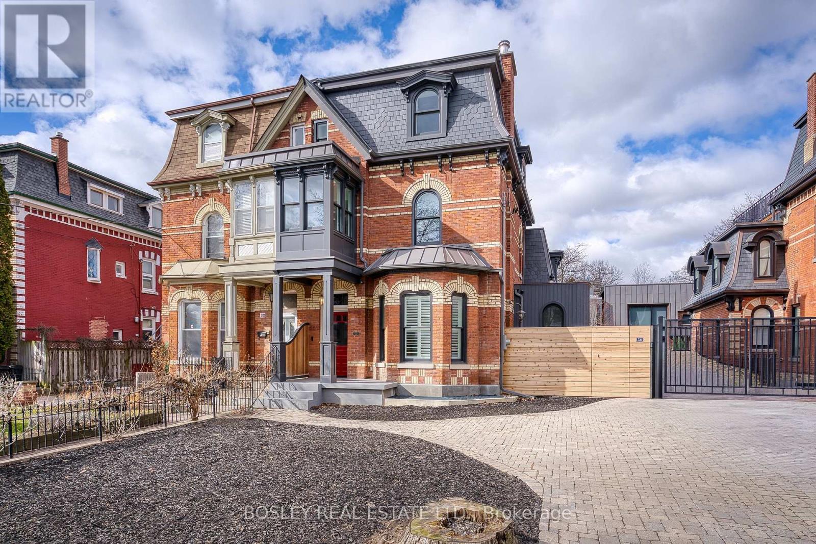 (MAIN HOUSE) - 34 BEACONSFIELD AVENUE, Toronto, Ontario