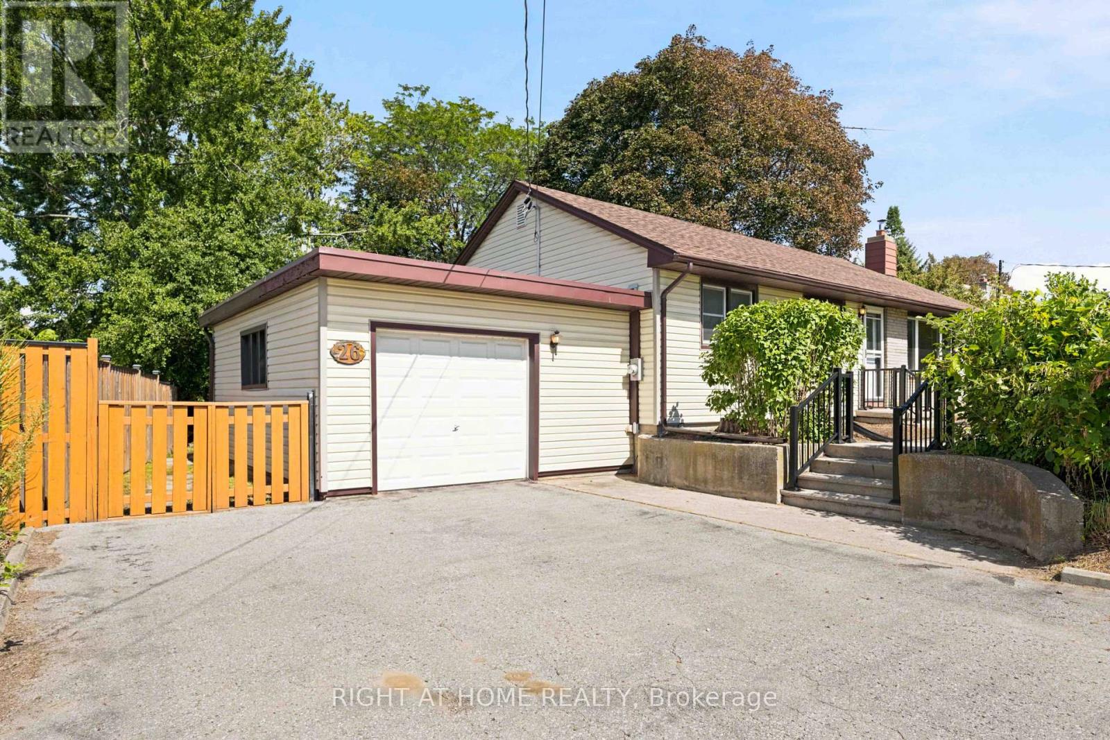 26 Phair Avenue, Clarington, Ontario  L1E 2W5 - Photo 4 - E13726968
