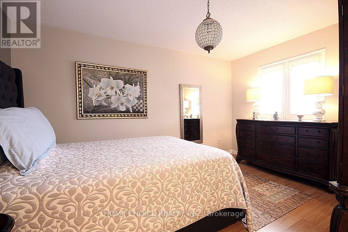 155 Hollandview Trail, Aurora, Ontario  L4G 7J2 - Photo 14 - N13726814