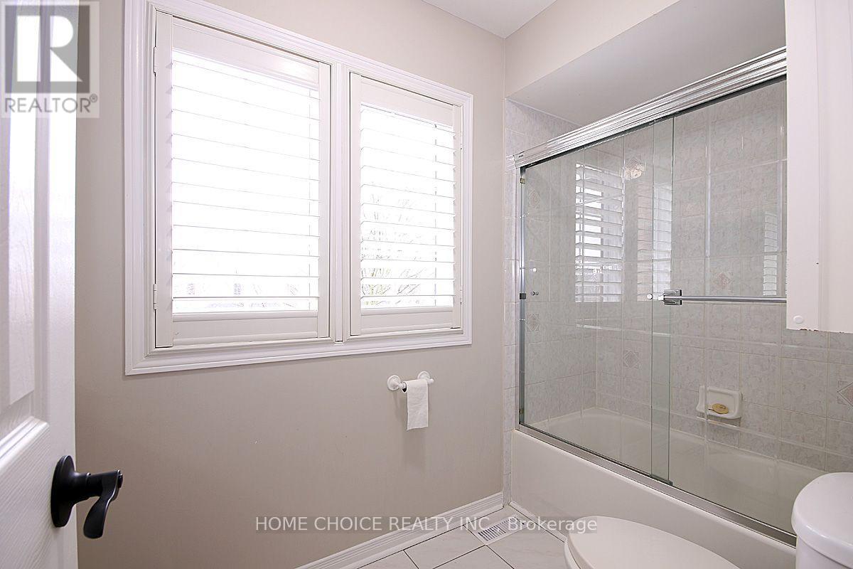 155 Hollandview Trail, Aurora, Ontario  L4G 7J2 - Photo 17 - N13726814