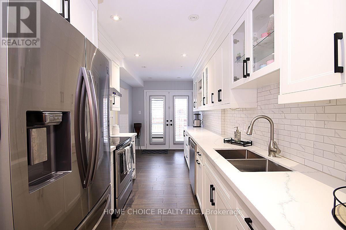 155 Hollandview Trail, Aurora, Ontario  L4G 7J2 - Photo 5 - N13726814